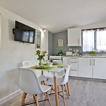 The Cabin At Hillhead Farm St Columb Major エクステリア 写真